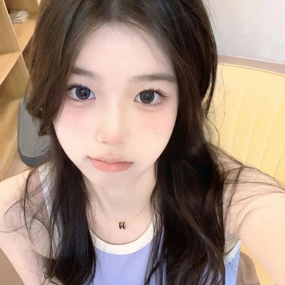 陪玩妹子璐璐超认真的照片1