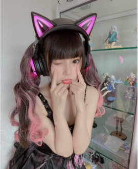 小美很听话陪玩