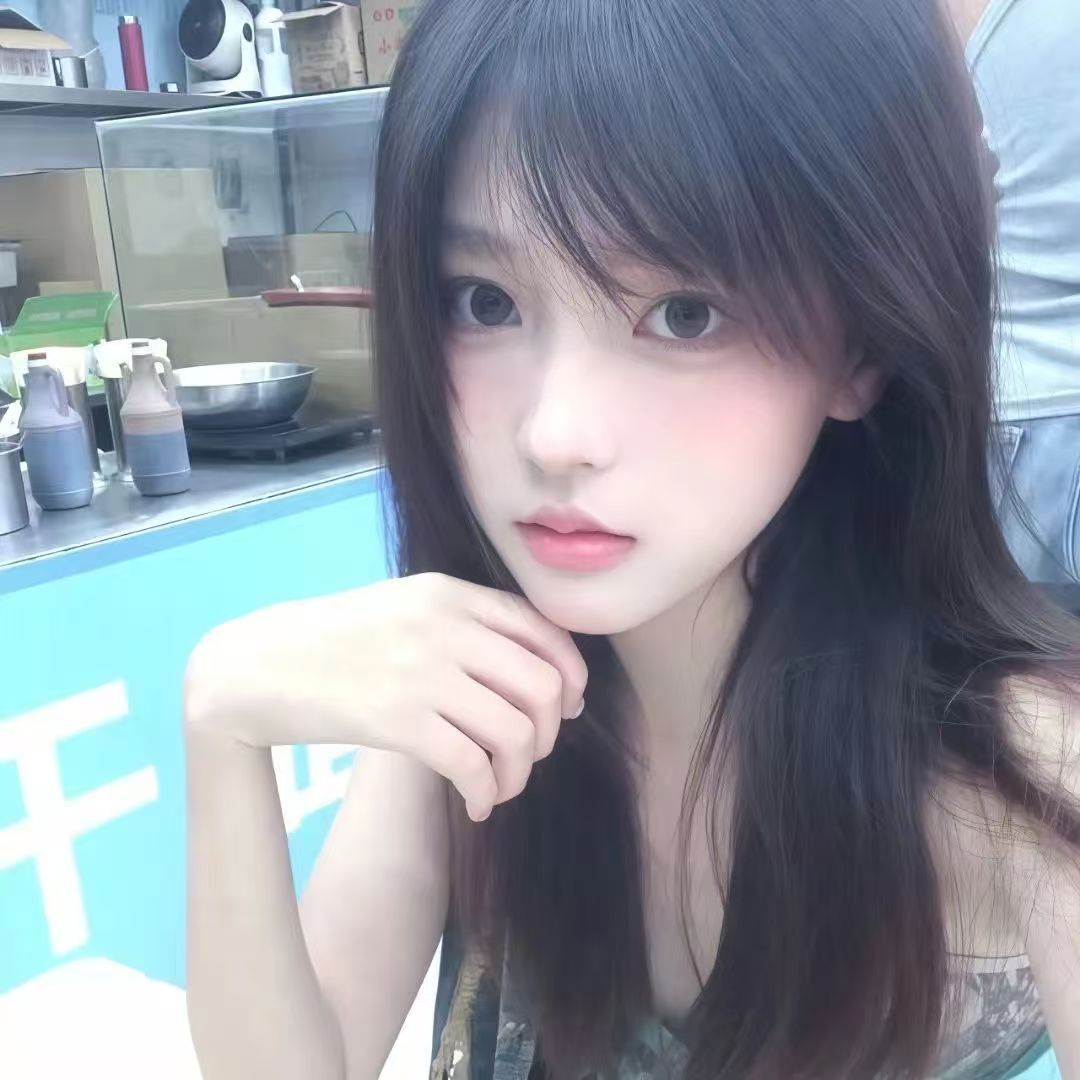 陪玩妹子青青草原捉迷藏的照片1