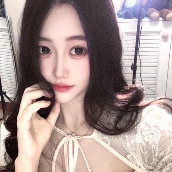 陪玩妹子馨馨嘴甜有趣的照片1