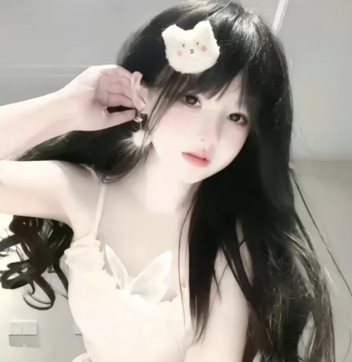 陪玩妹子会心动捏的照片1