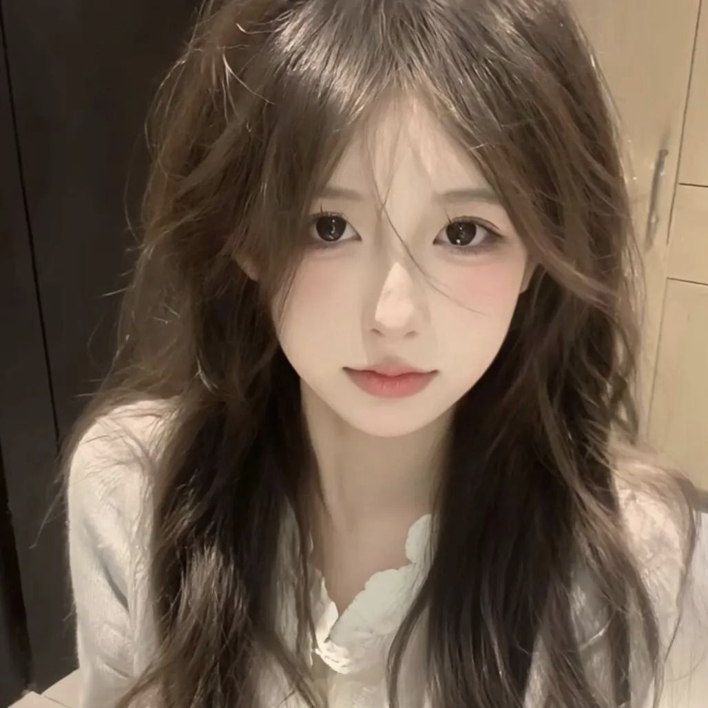 陪玩妹子晴晴话超多的照片1