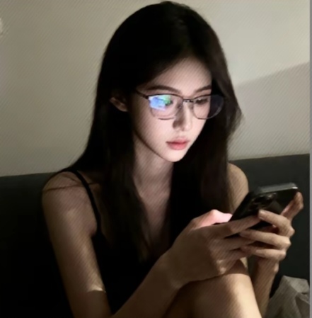 陪玩妹子洛洛不愛高兴的照片1