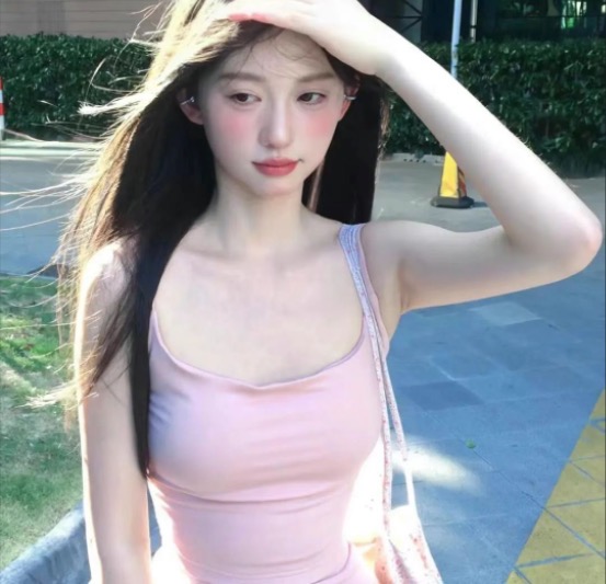 陪玩妹子凑热闹的照片1