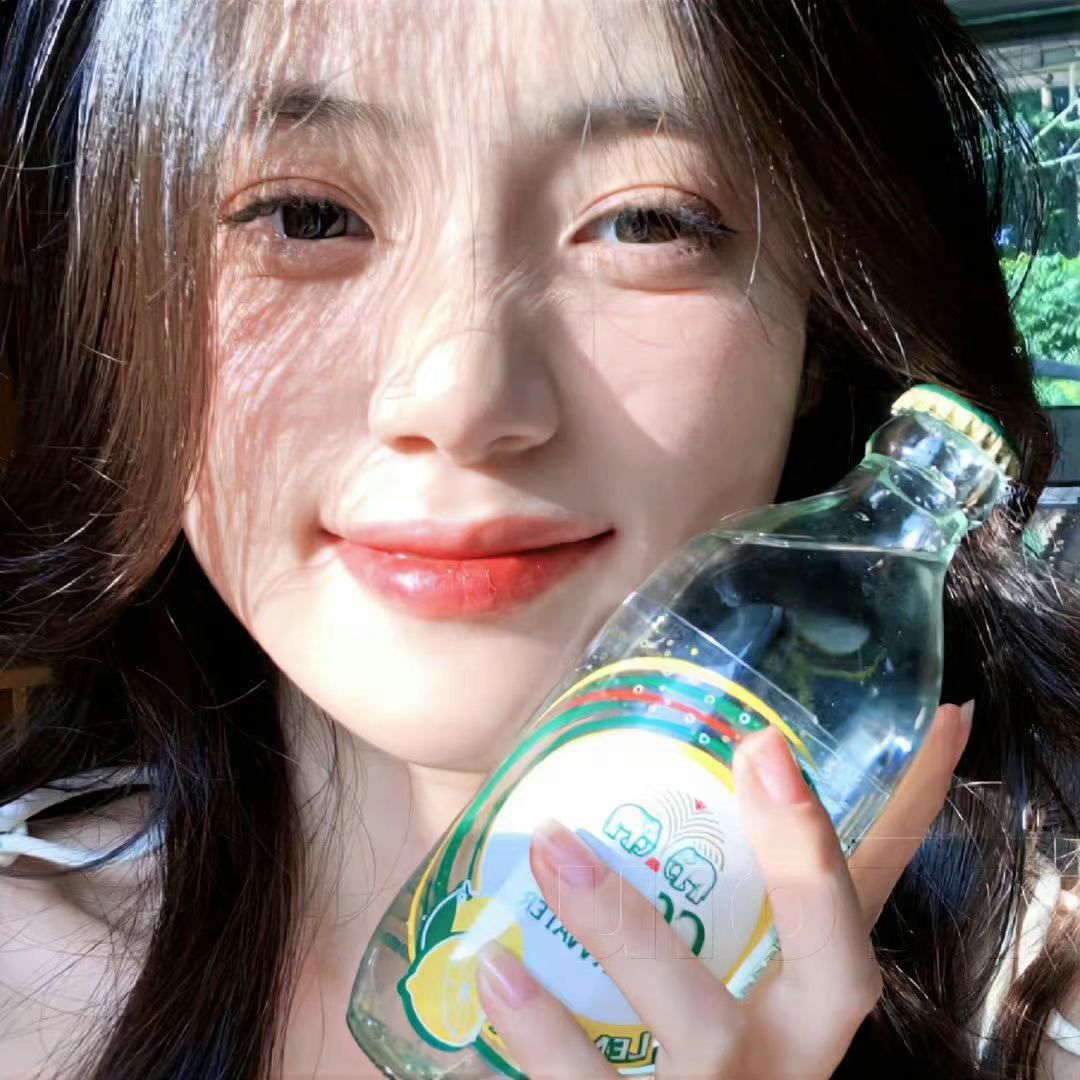 陪玩妹子月亮在犯困的照片1