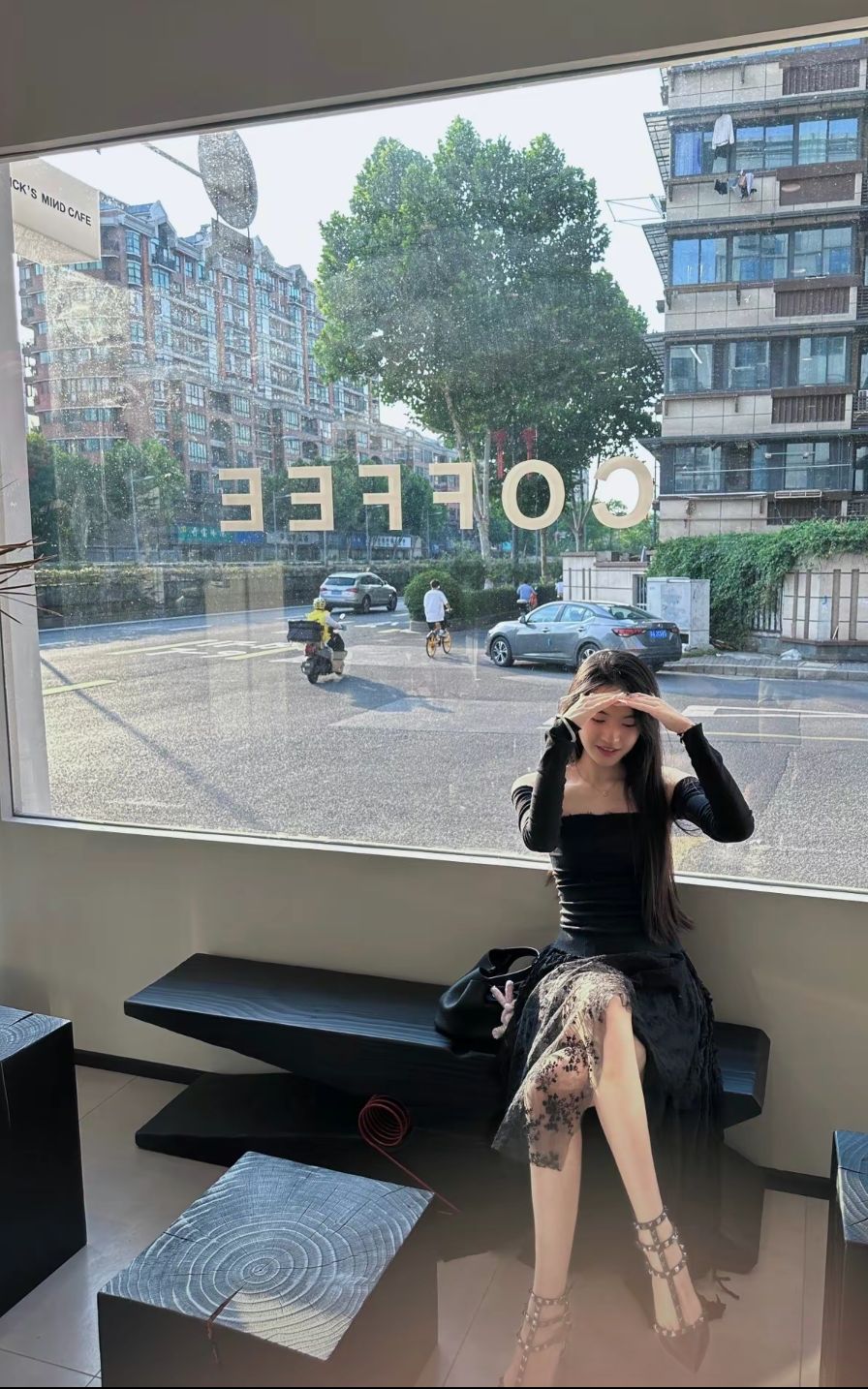 陪玩妹子甜怡酱的照片1