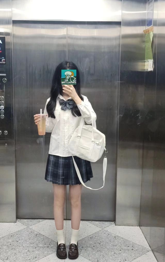 陪玩妹子萝€甜妹秒上号的照片2