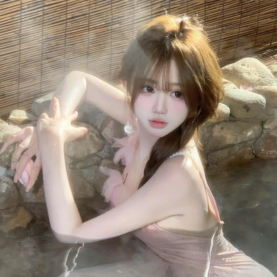 陪玩妹子什弍吃不饱的照片2