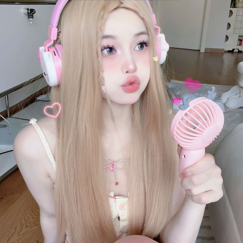 陪玩妹子小猫·Cc的照片1