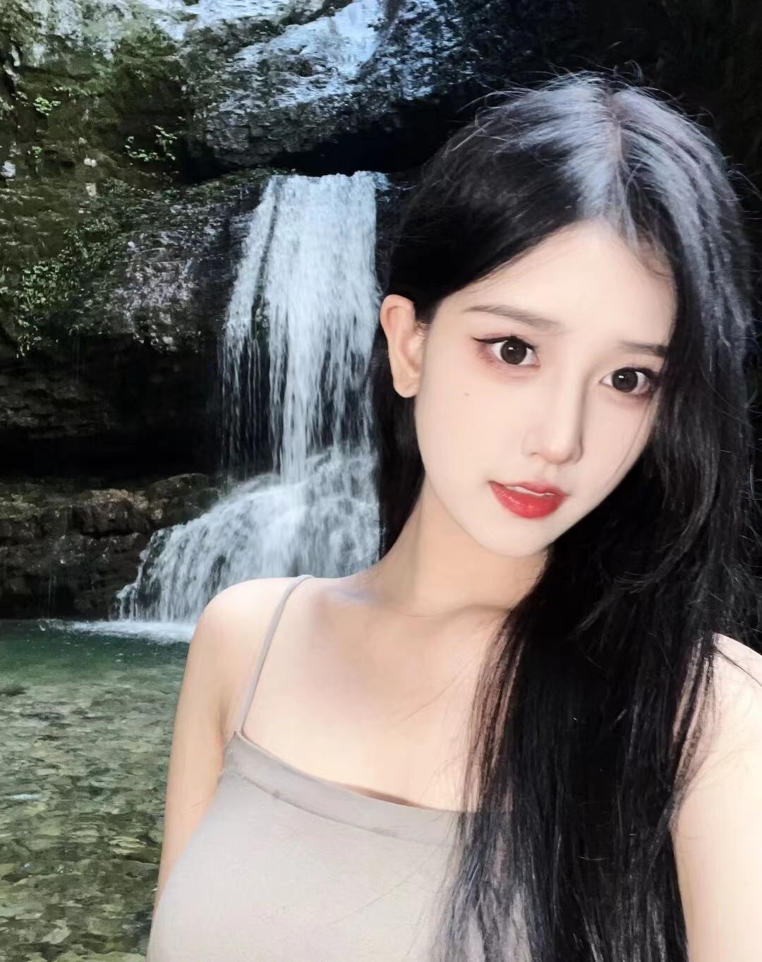 陪玩妹子小小不吃糖的照片4
