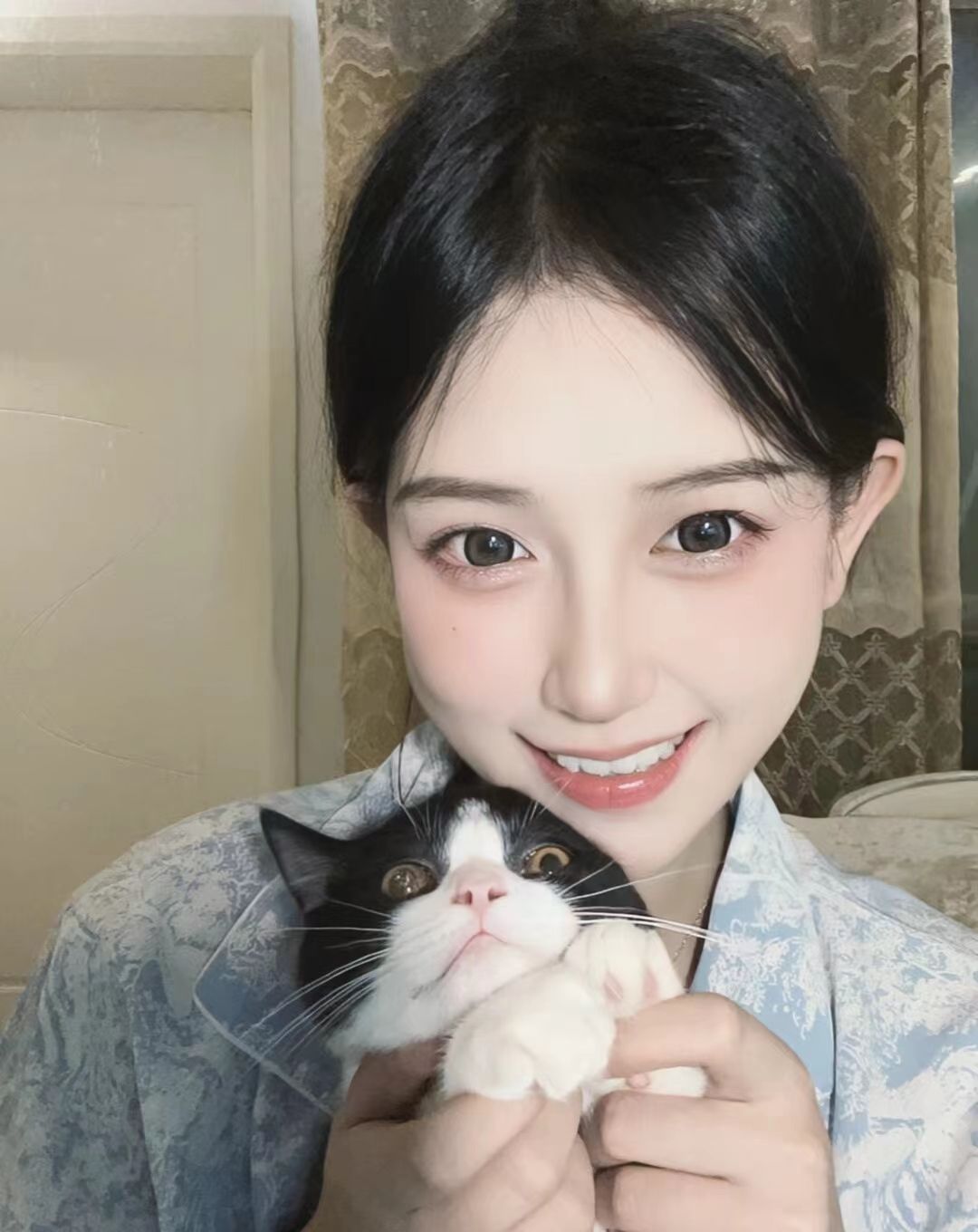 陪玩妹子小小不吃糖的照片2