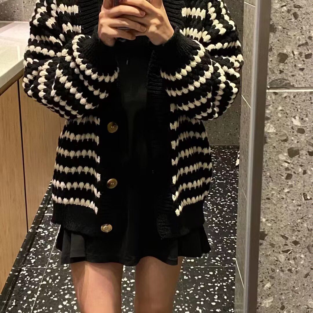 陪玩妹子屋内不许荡秋千的照片2