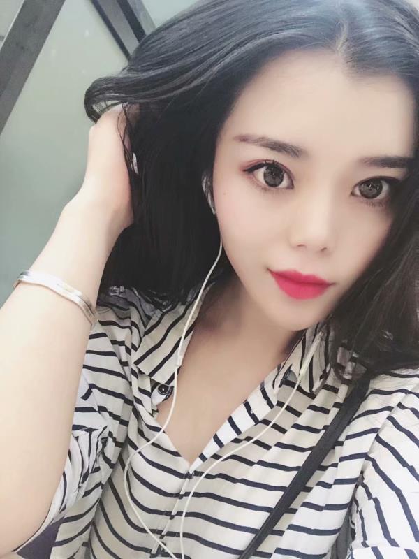 陪玩妹子じℳ笨笨：lol的照片3