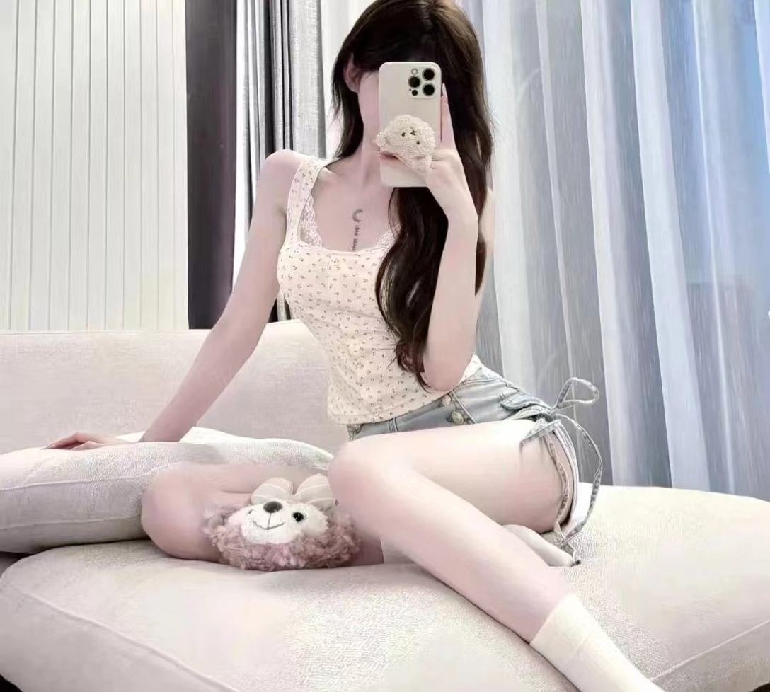 陪玩妹子じℳ灵宝的照片1