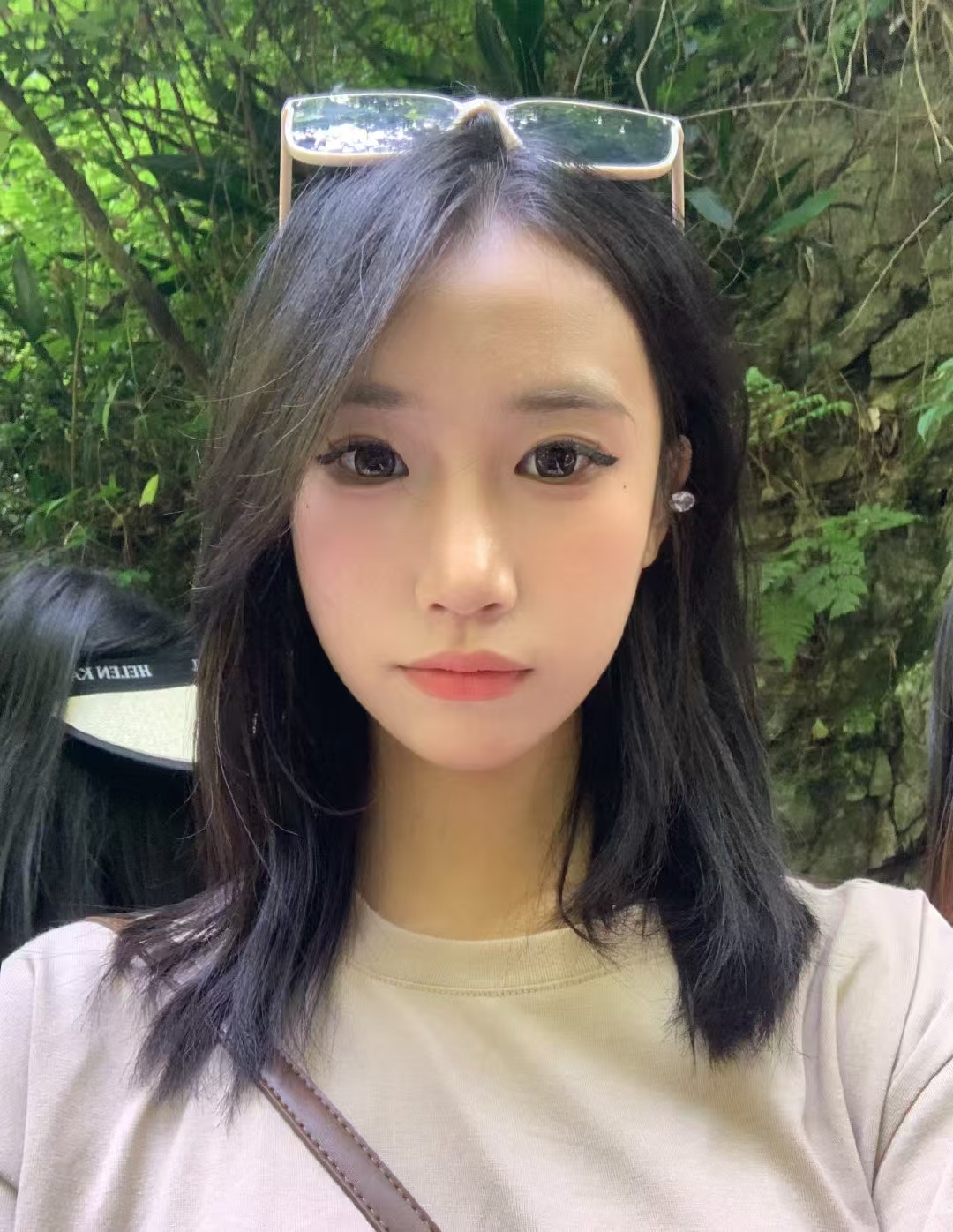 陪玩妹子装晕了别打我的照片1