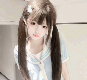 小蛇爱吃牛奶陪玩