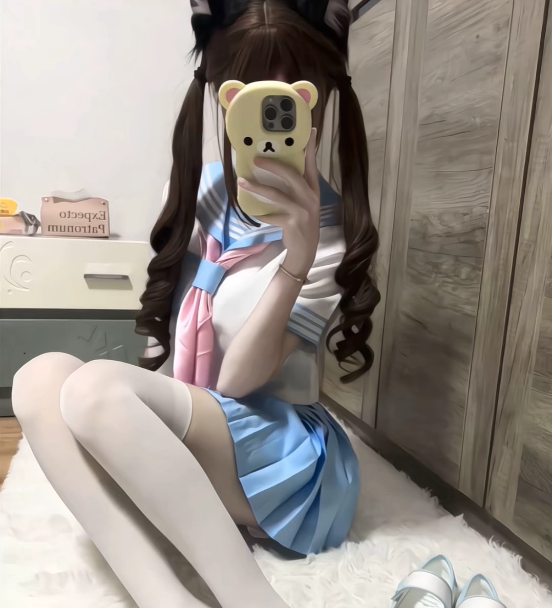 陪玩妹子小蛇爱吃牛奶的照片2