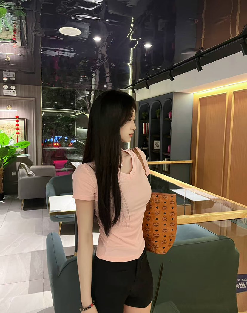 陪玩妹子好困饱饱的照片1