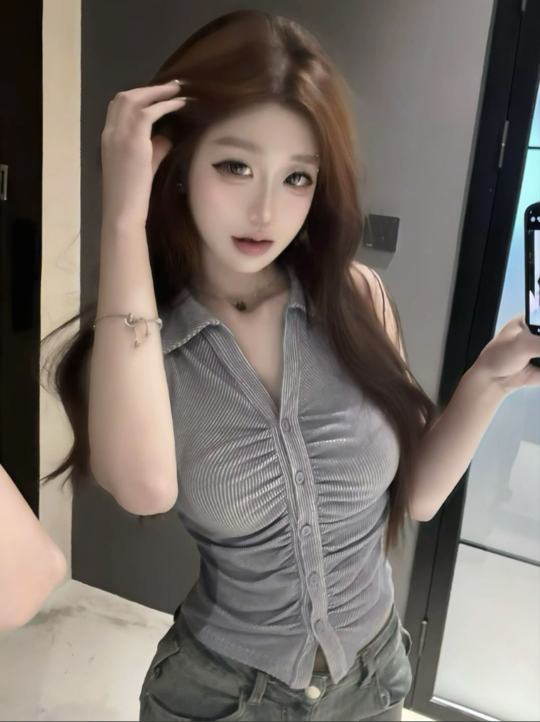 陪玩妹子依依头本的照片3