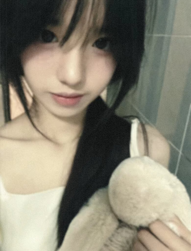 陪玩妹子愁眠的照片1
