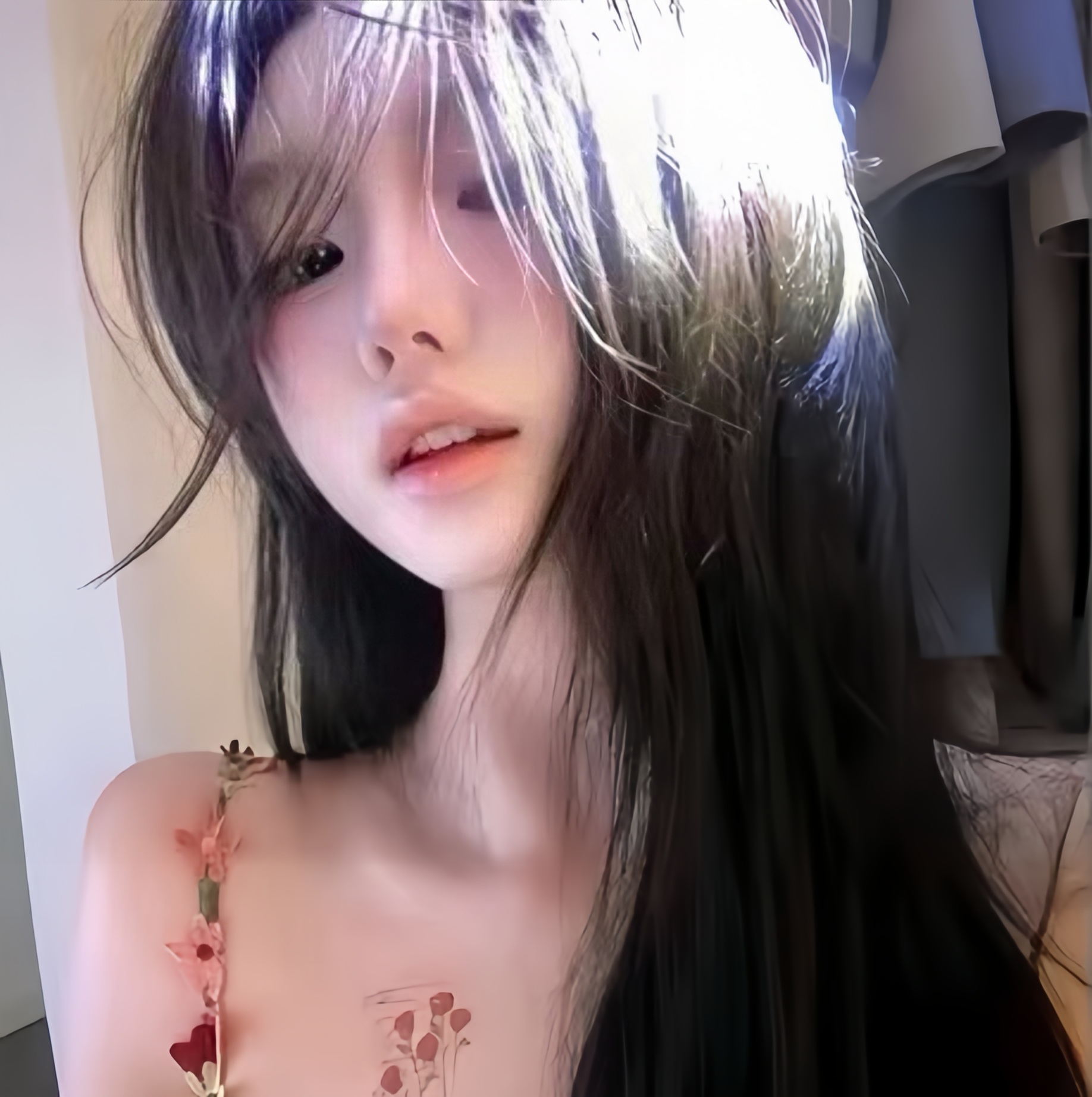 陪玩妹子你在偷看我吗？的照片1