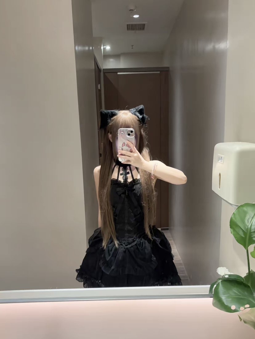 陪玩妹子女神花花可撩带飞的照片2