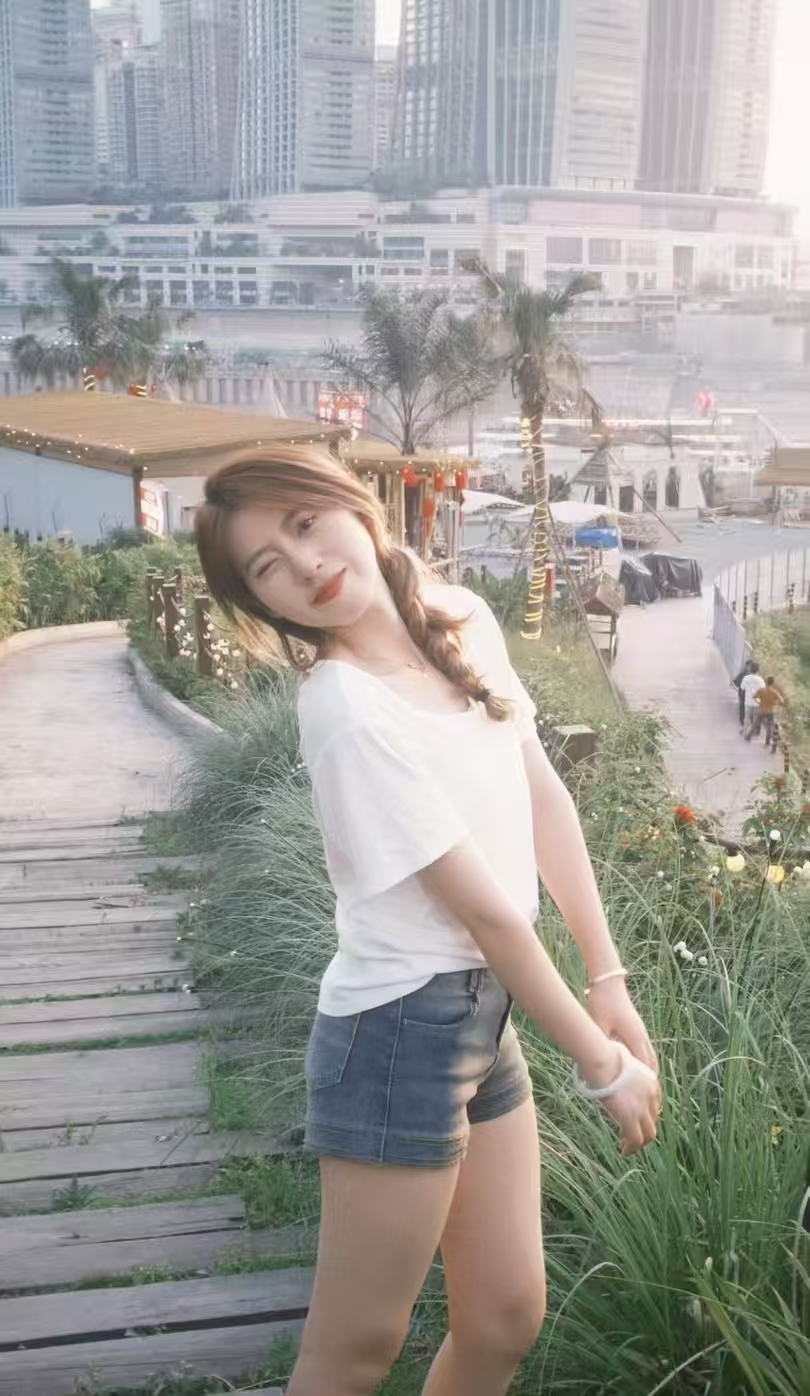 陪玩妹子布丁（动本）的照片3