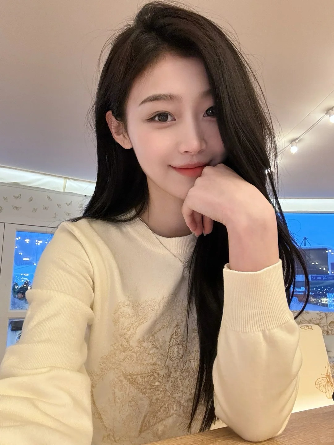 陪玩妹子馨儿温柔话多的照片1