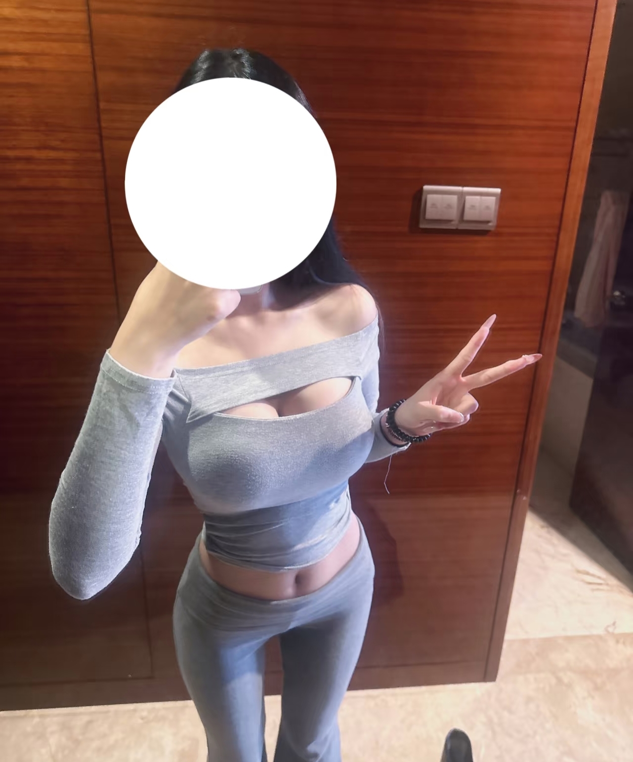 陪玩妹子潇潇还没睡的照片1