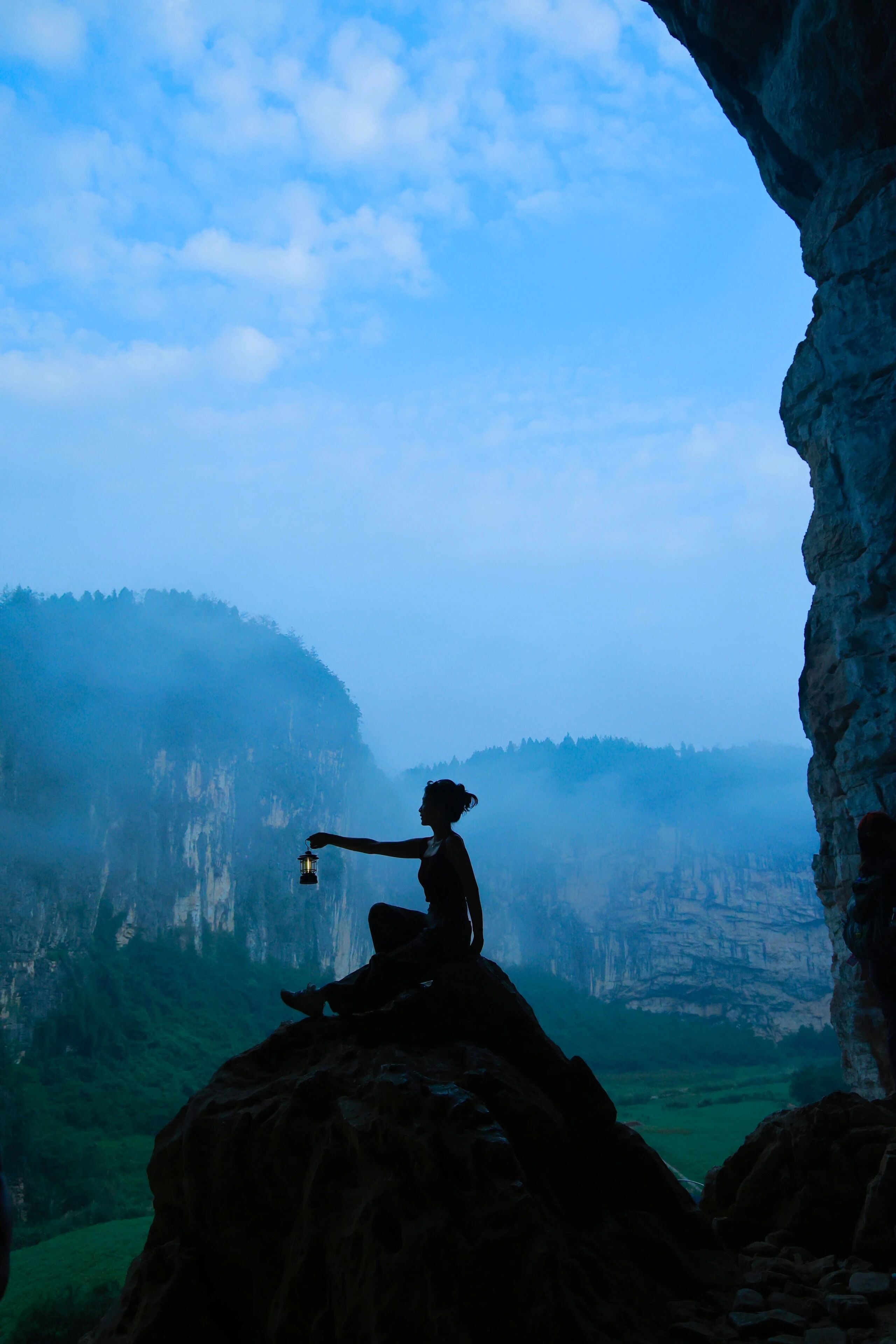 陪玩妹子爱笑的大梨子的照片8