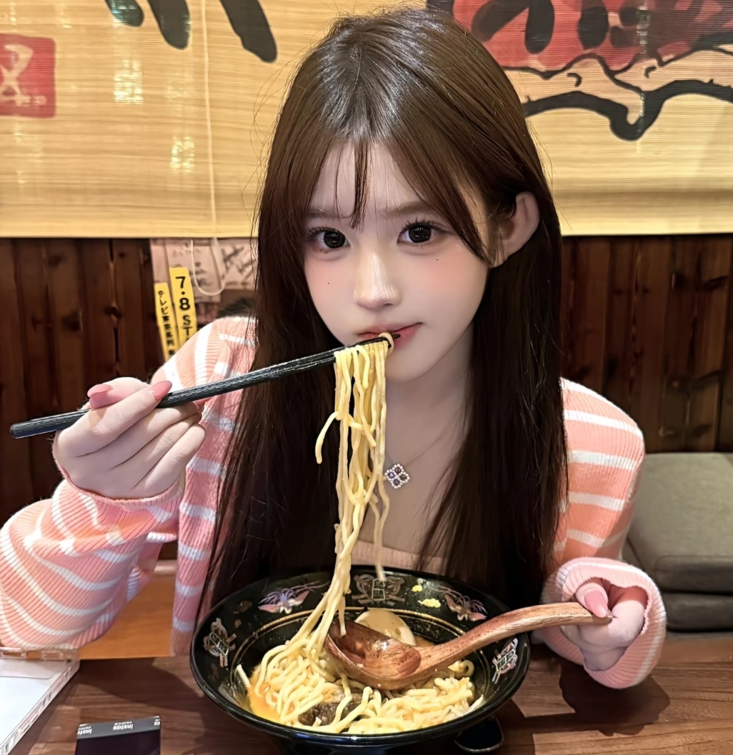 陪玩妹子吃货小奶猫咪的照片3