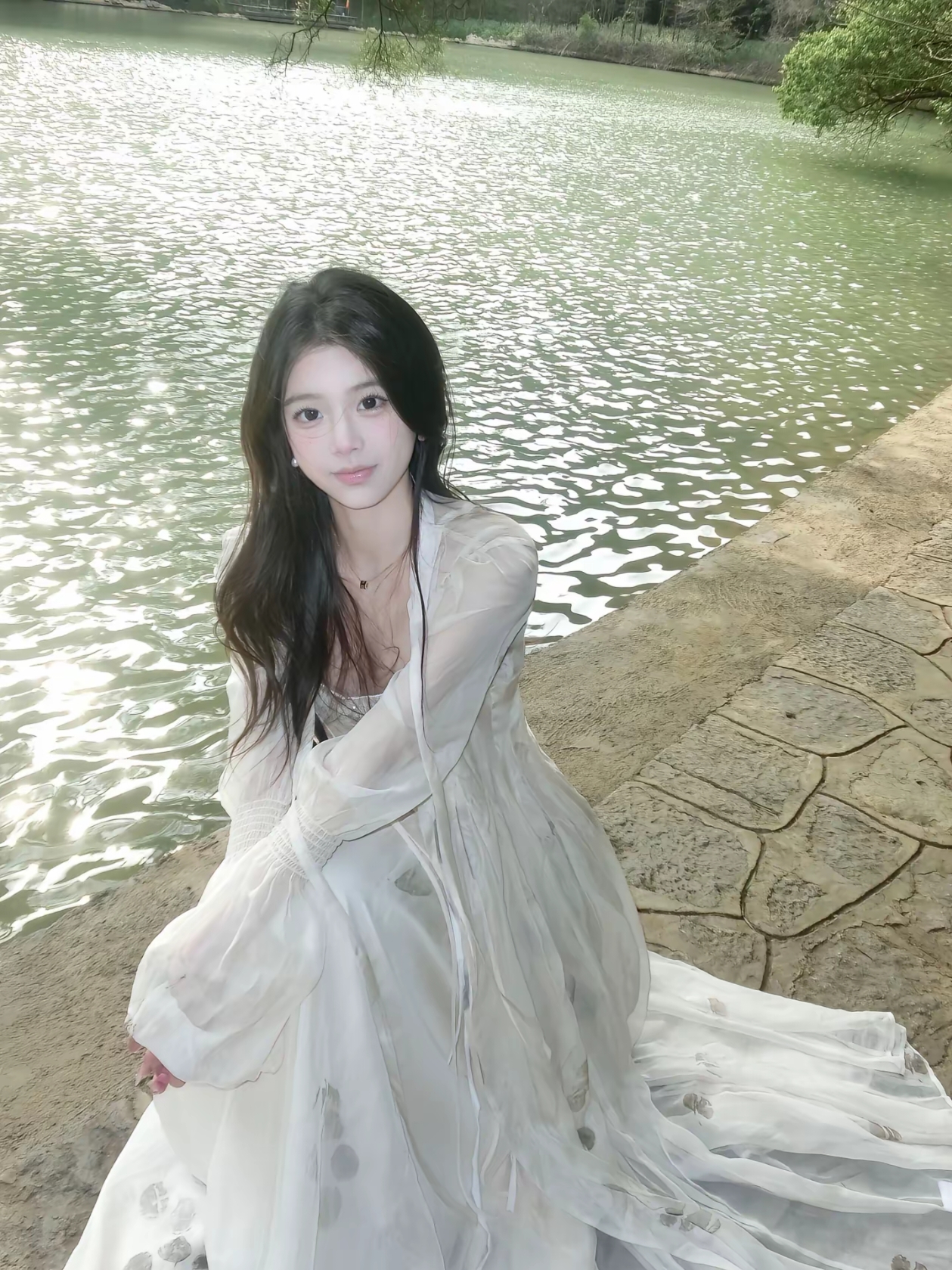 陪玩妹子婳婳画画画花的照片2